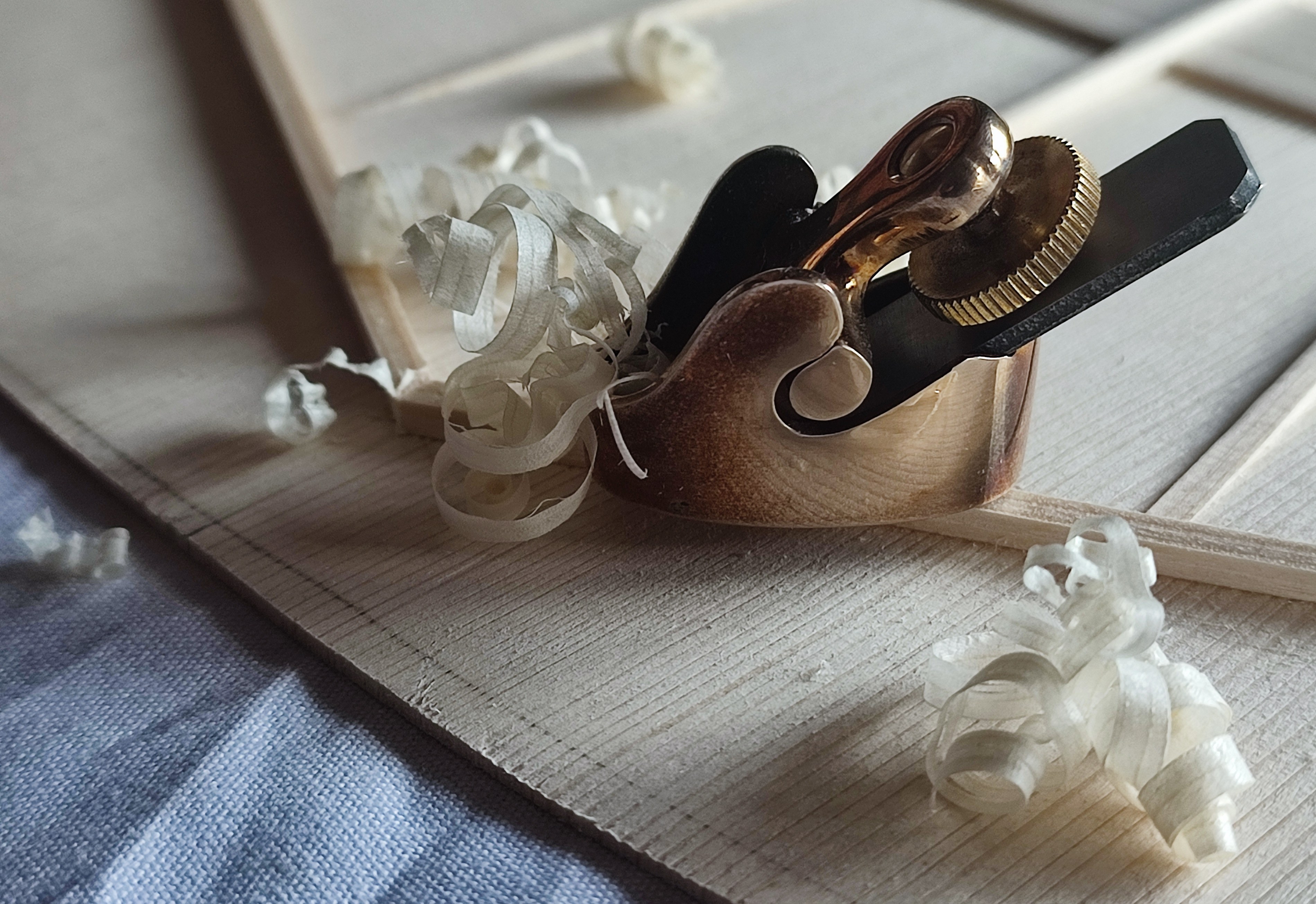 Hand plane and fresh shavings
